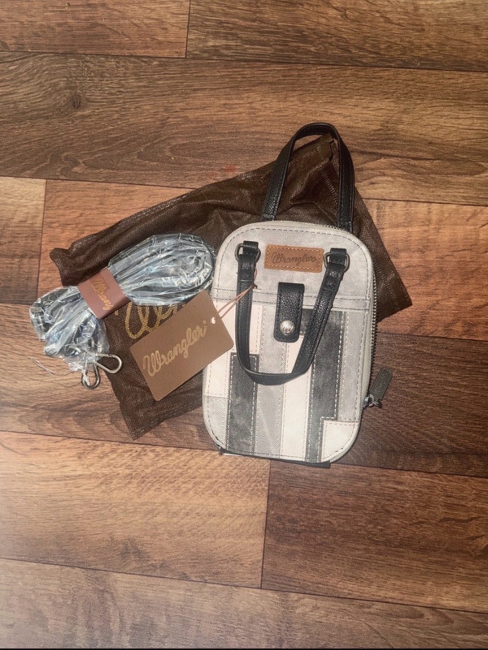 NWT Wrangler Women’s Small Vertical Crossbody Bag in Beige and Black